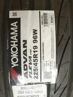 Летняя шина Yokohama ADVAN Fleva V701 225/45 R19 96W фото 5
