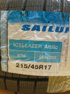 Зимняя шина Sailun Ice Blazer Arctic 215/45 R17 87H фото 2